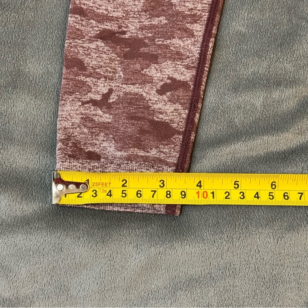 Gymshark Camo Seamless Leggings
#1313 - Picture 4 of 10